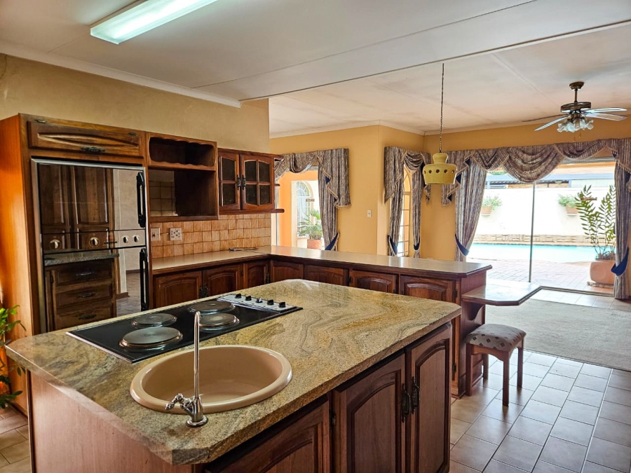 4 Bedroom Property for Sale in Van Der Hoff Park North West